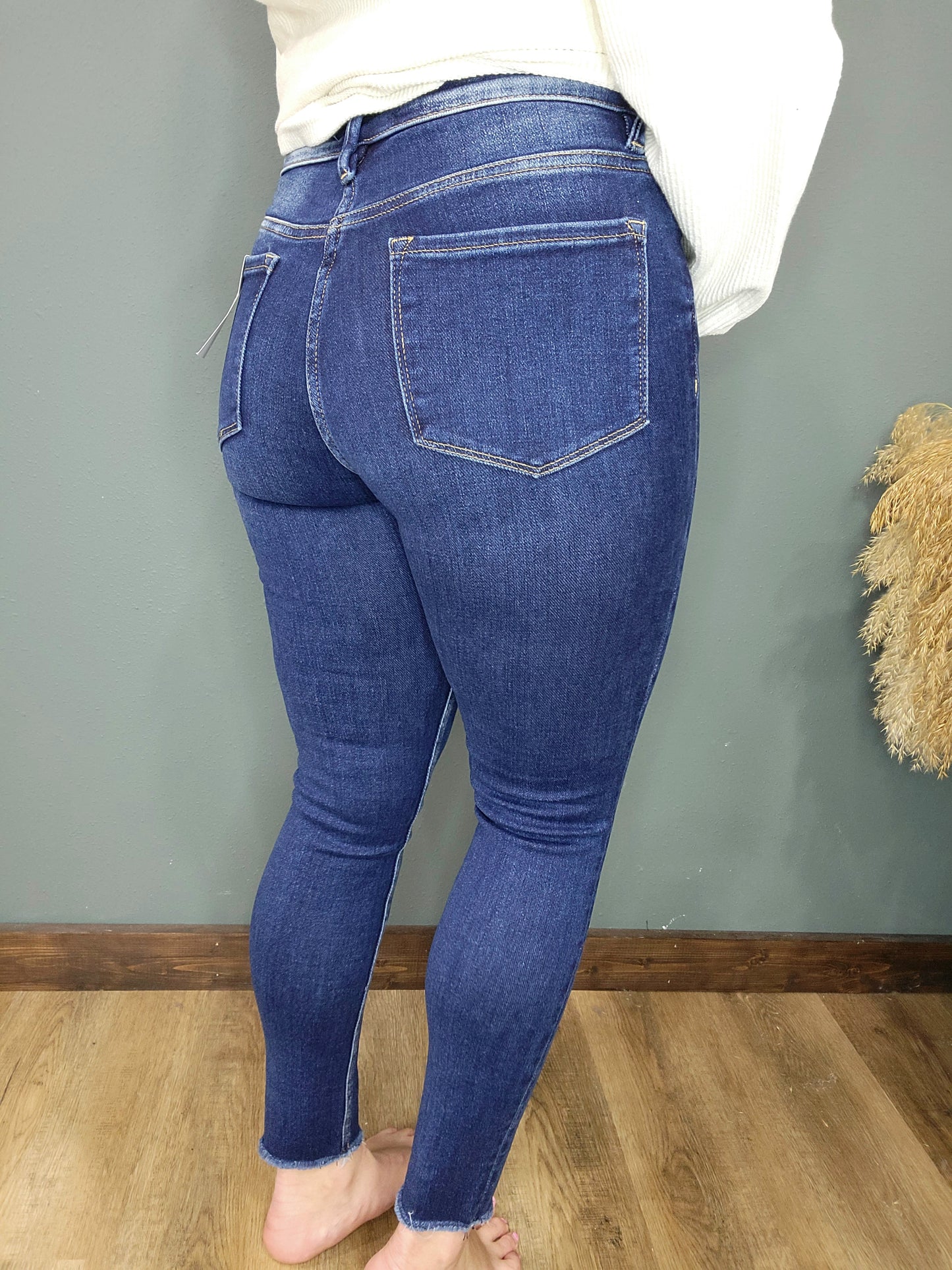 Reg/Curvy Vervet Amber Mid Rise Skinny Jeans