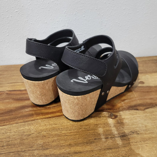 Very G Black Casper Wedges