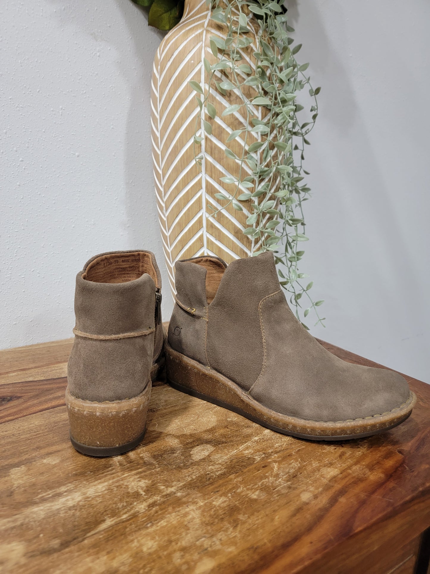 Born Wedge Boot / Viv Taupe Distressed