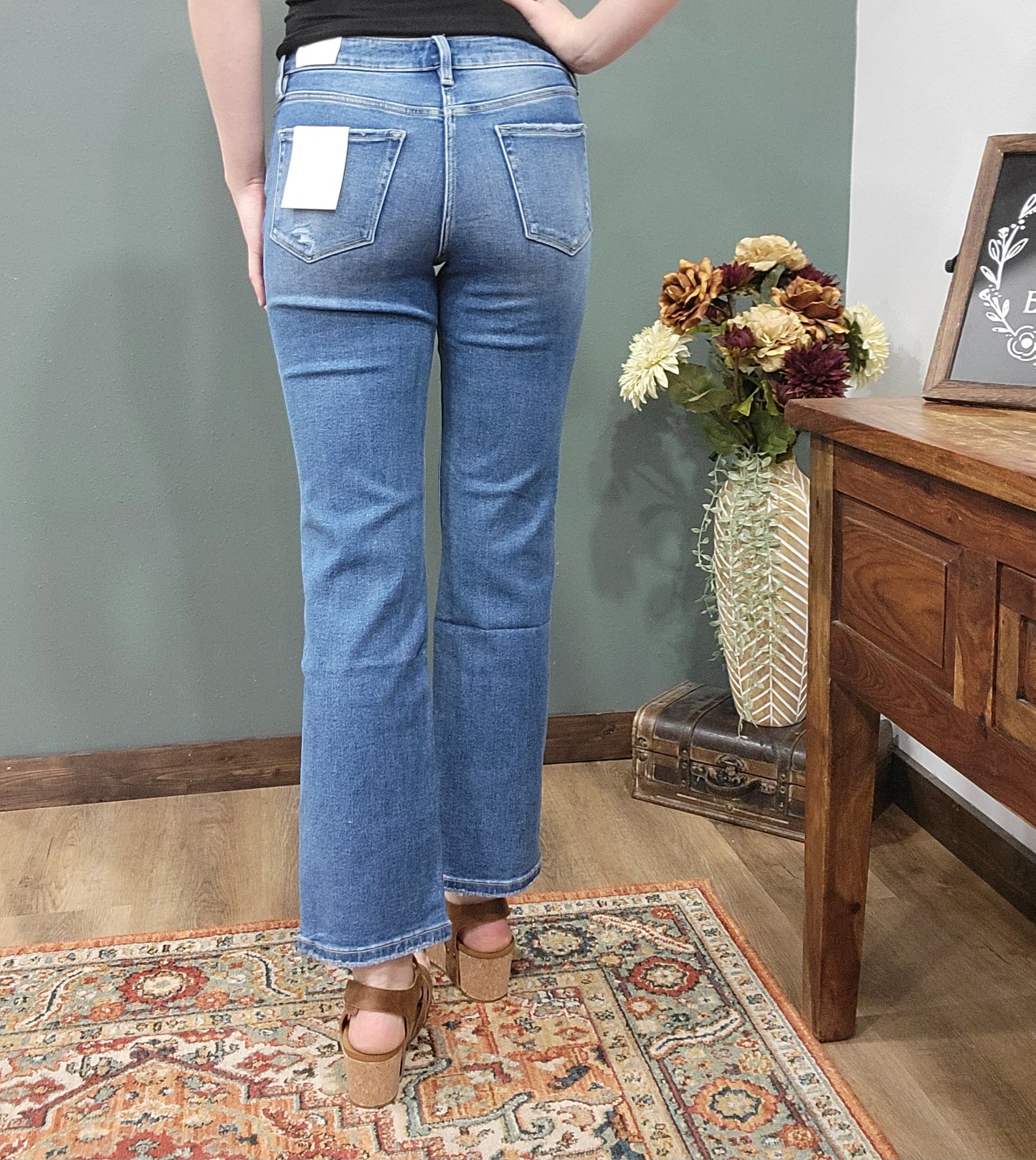 Lovervet Reg/Curvy Mid Rise Straight Jean