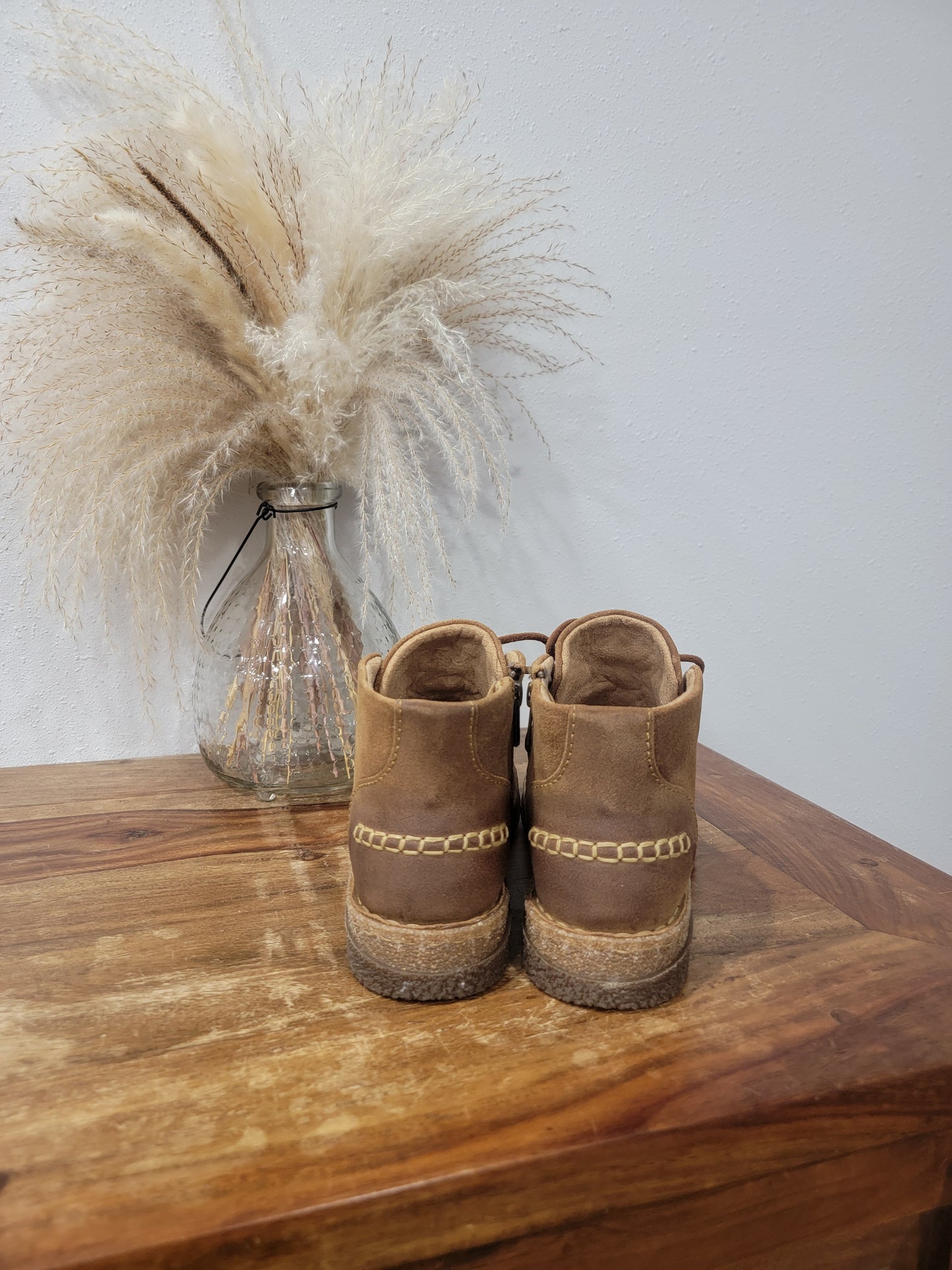 Born Ankle Boot / Analia Tan (Clay) Distressed