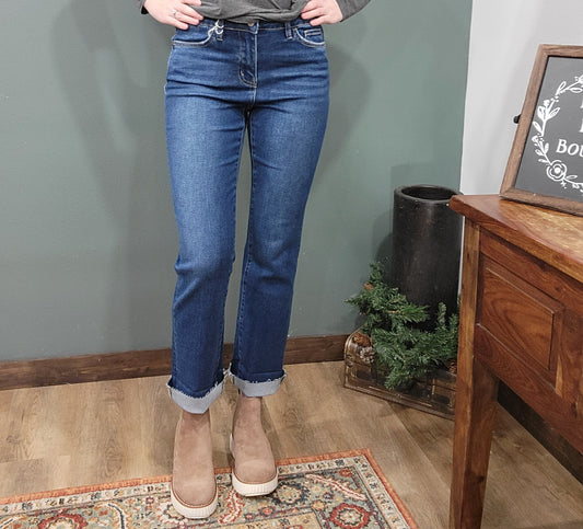 Lovervet High Rise Slim Straight Jean