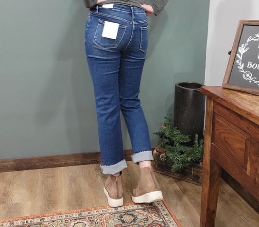 Lovervet High Rise Slim Straight Jean