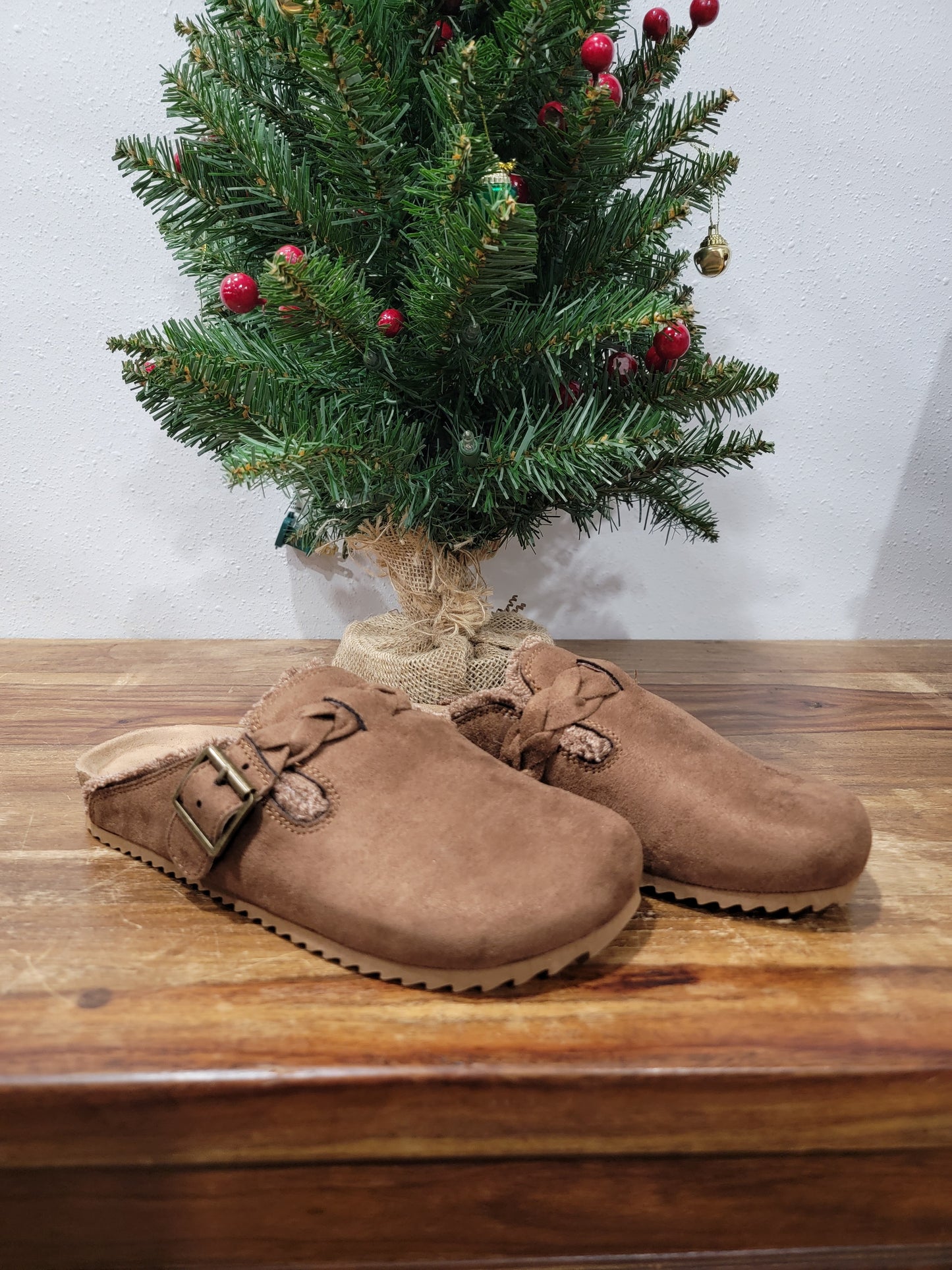 Very G Suede Slip On / Tan Iris 2