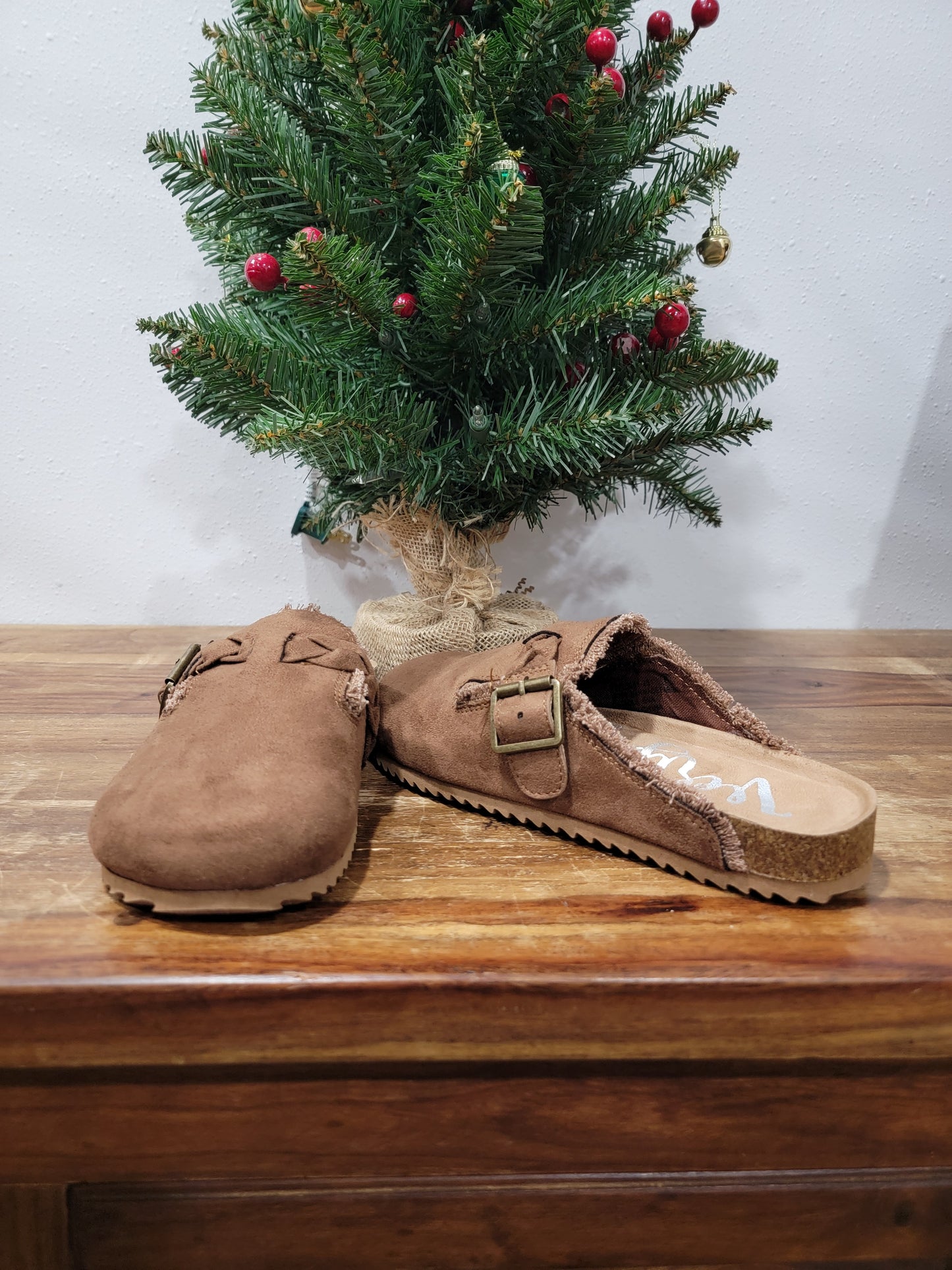 Very G Suede Slip On / Tan Iris 2