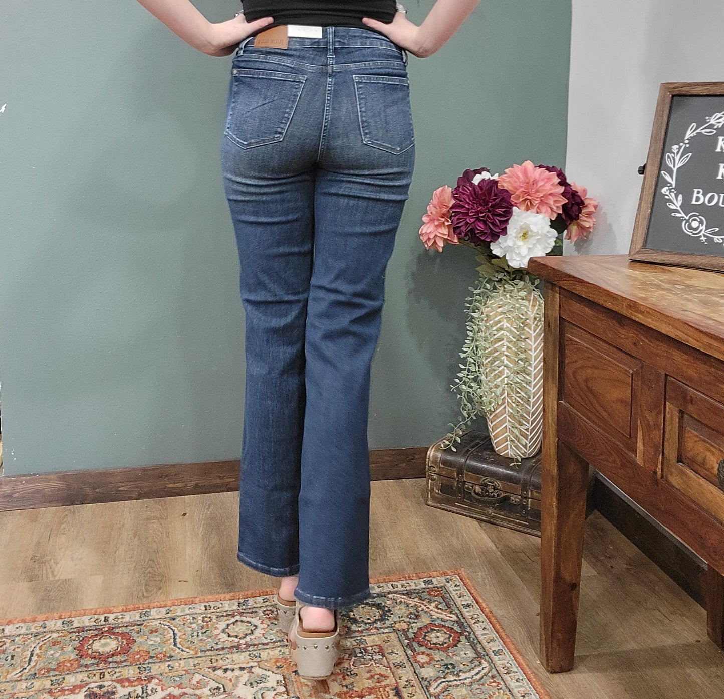 Judy Blue Reg/Curvy Mid Rise Straight Fit Jean