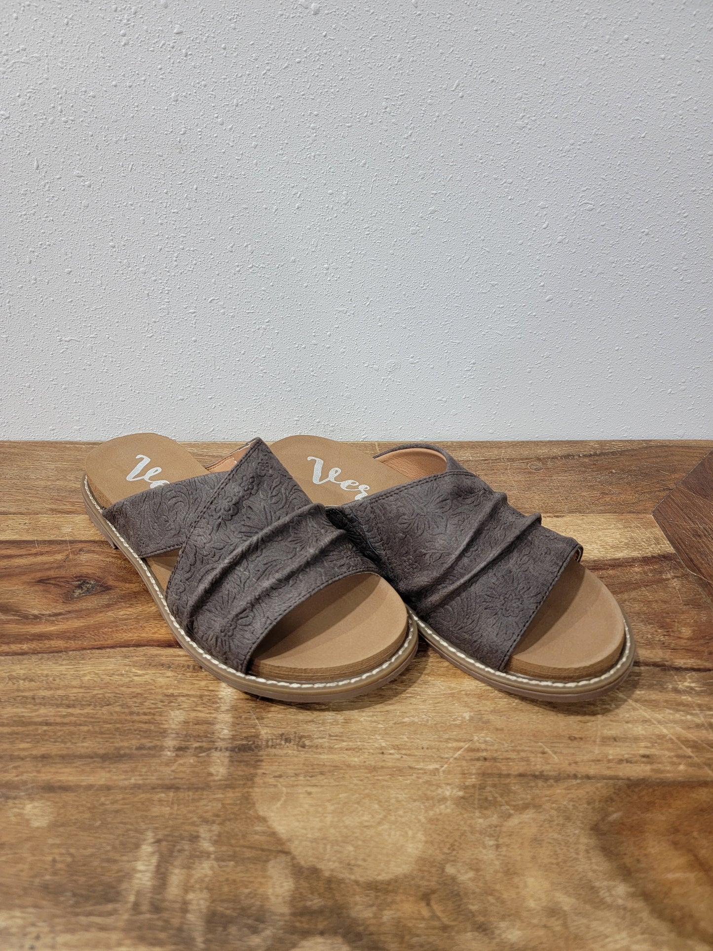 Very G Open Toe Sandal Jolene Tooled Charcoal