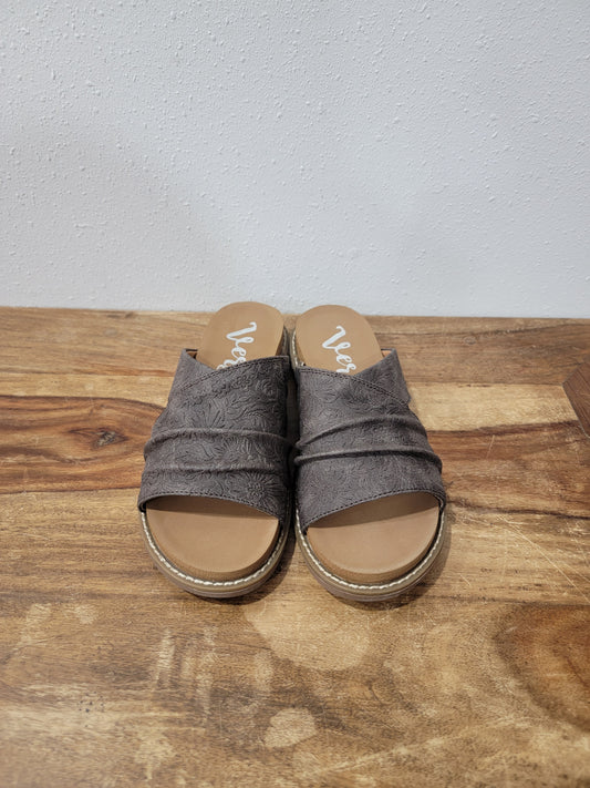 Very G Open Toe Sandal Jolene Tooled Charcoal