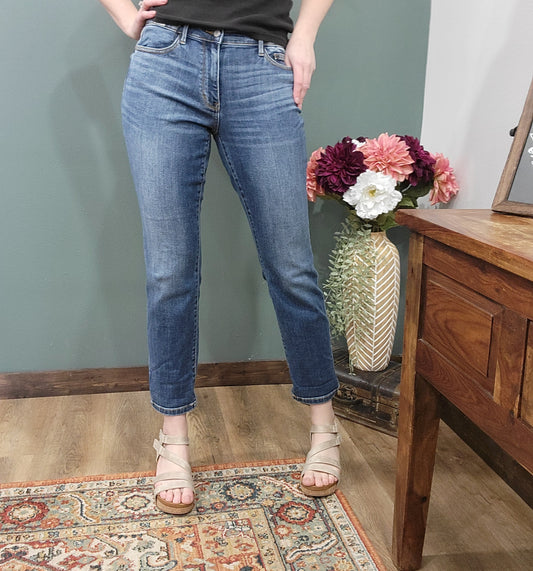 Judy Blue Mid Rise Boyfriend Fit Jean / Reg & Curvy