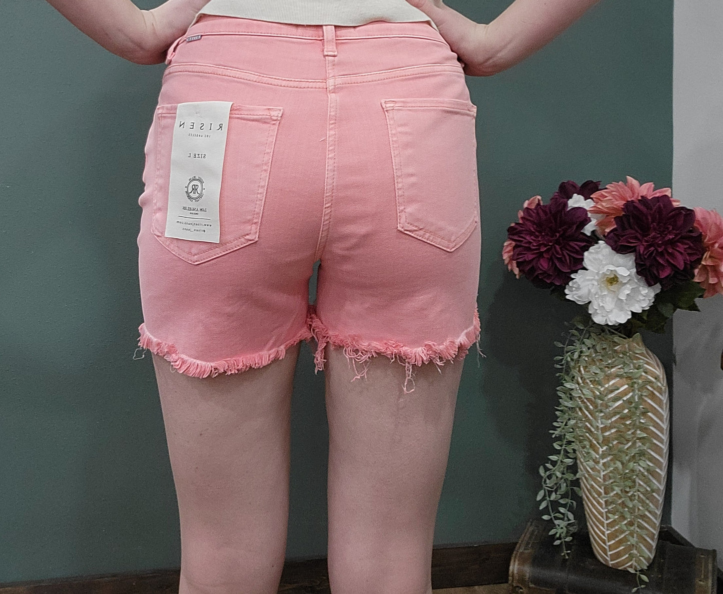 Risen Distressed Jean Short in Flamingo