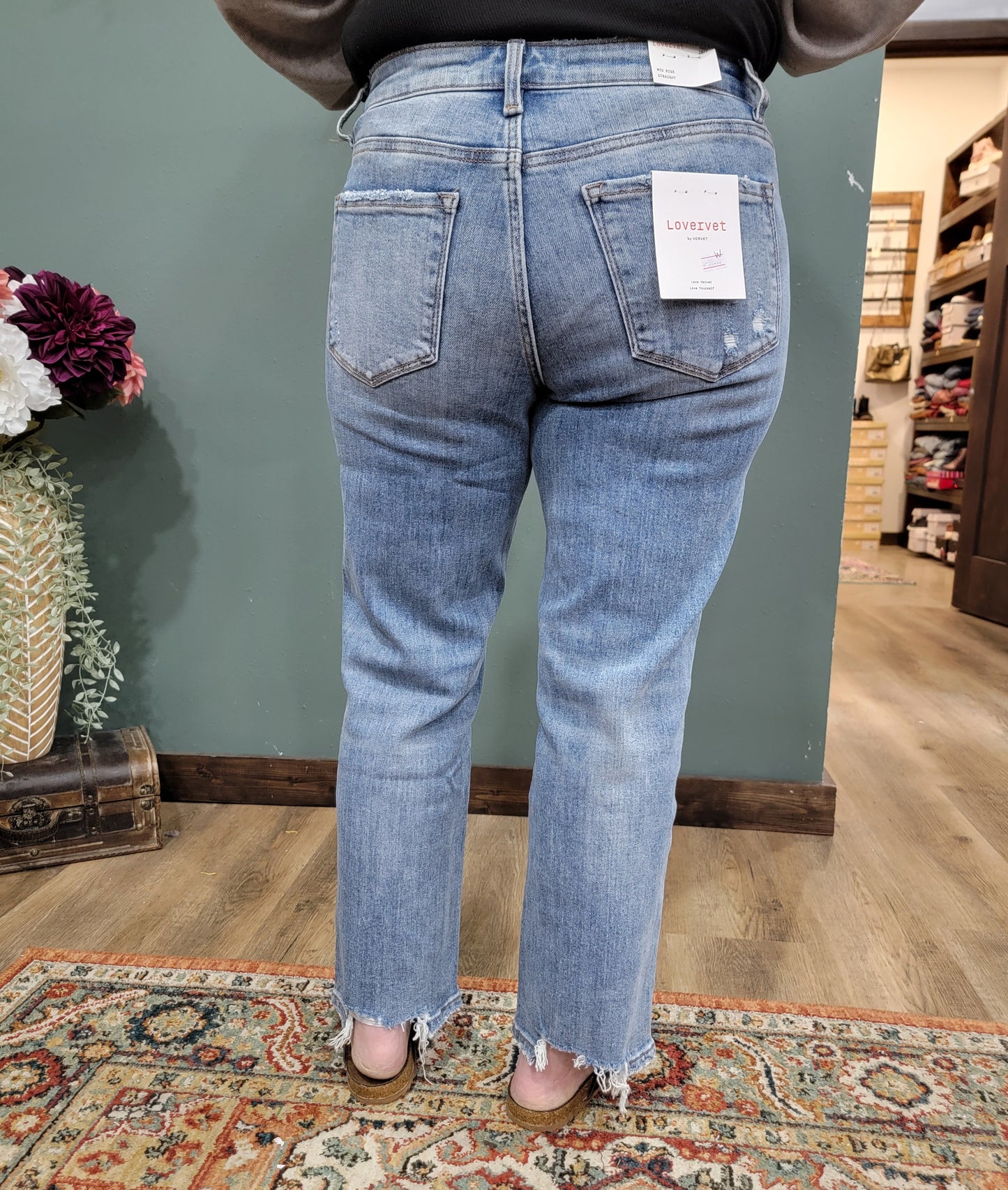 Lovervet Mid Rise Straight Jean
