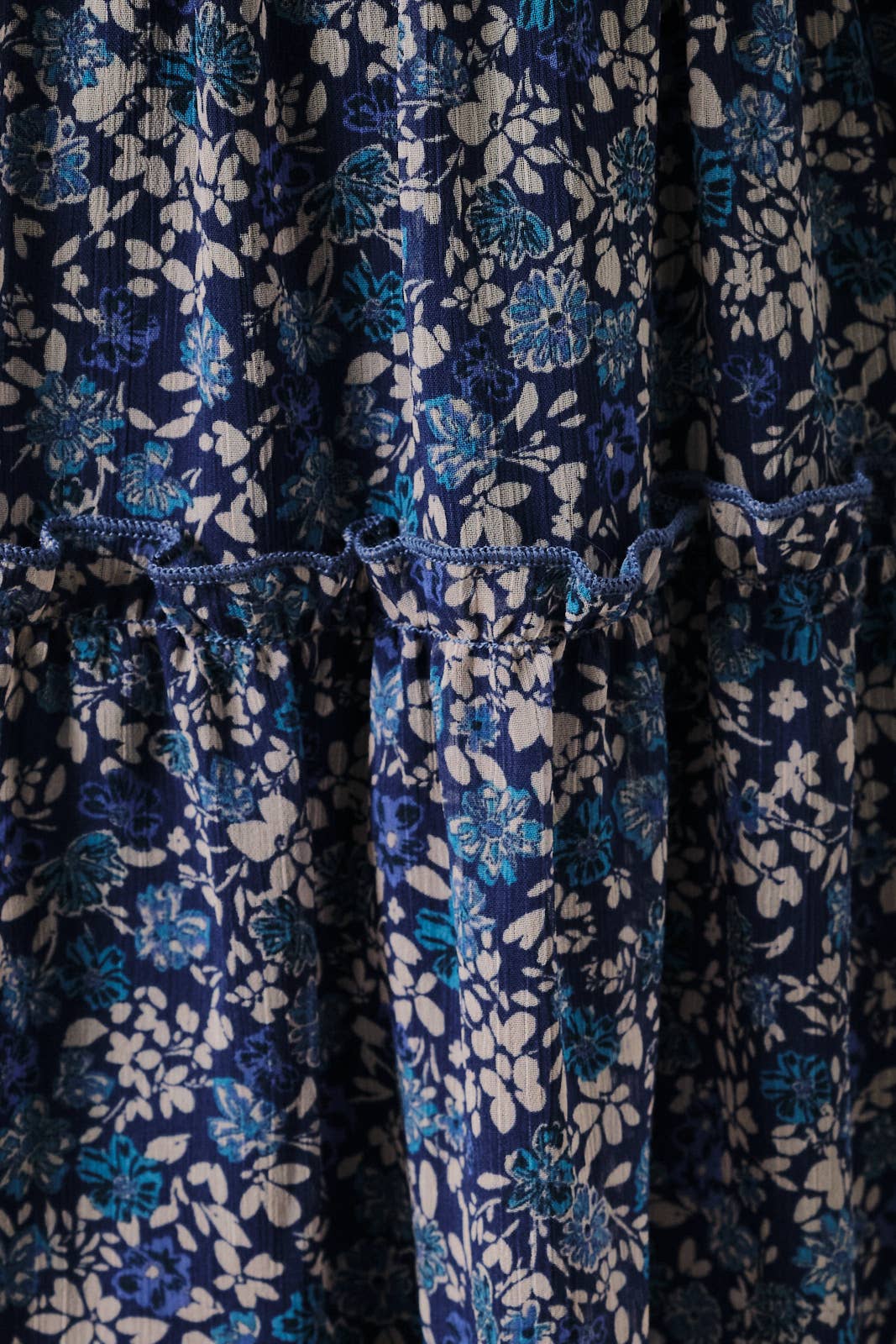 Spagetti Tie Strap Tiered Baby Doll Ditsy Print Mini Dress: Navy-Taupe Ditsy