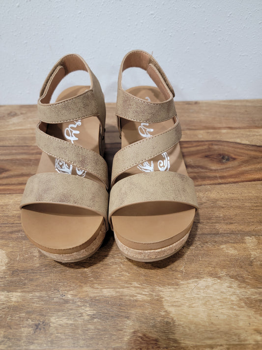 Very G Casper 2 Strappy Wedges/Tan