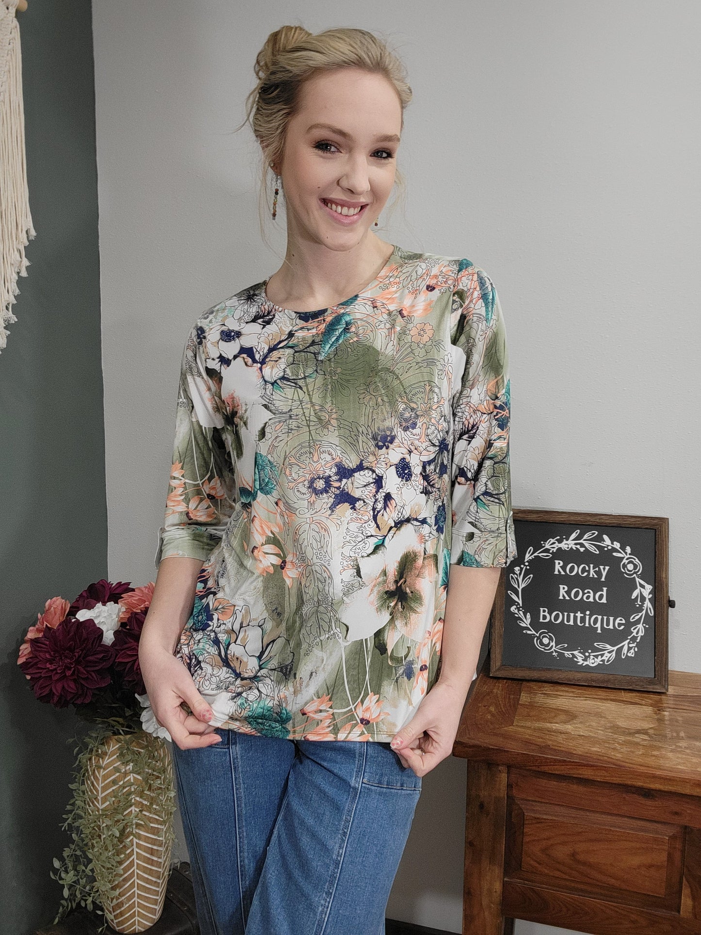 Southern Lady Abstract Quarter Sleeve Top / Scottie