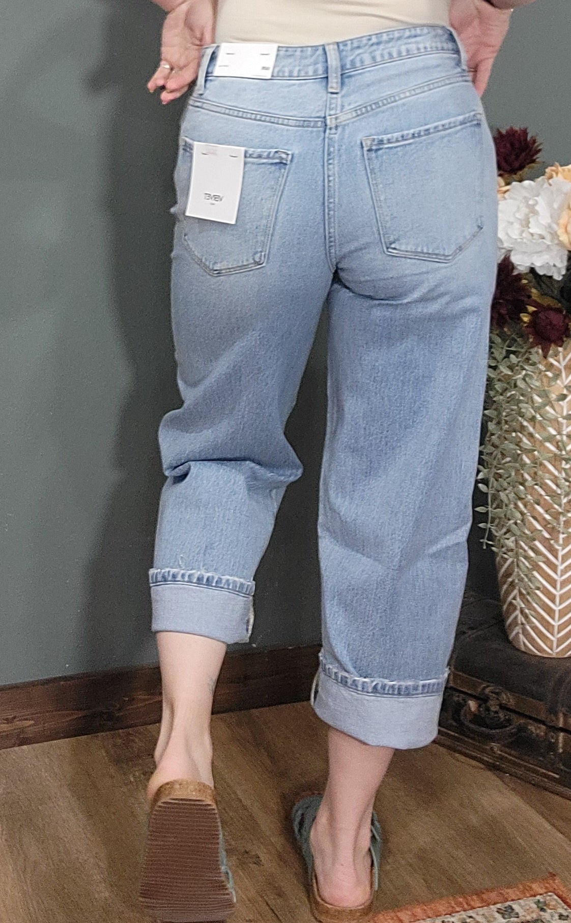 Vervet Lt Wash Barrel Leg Denim Jeans