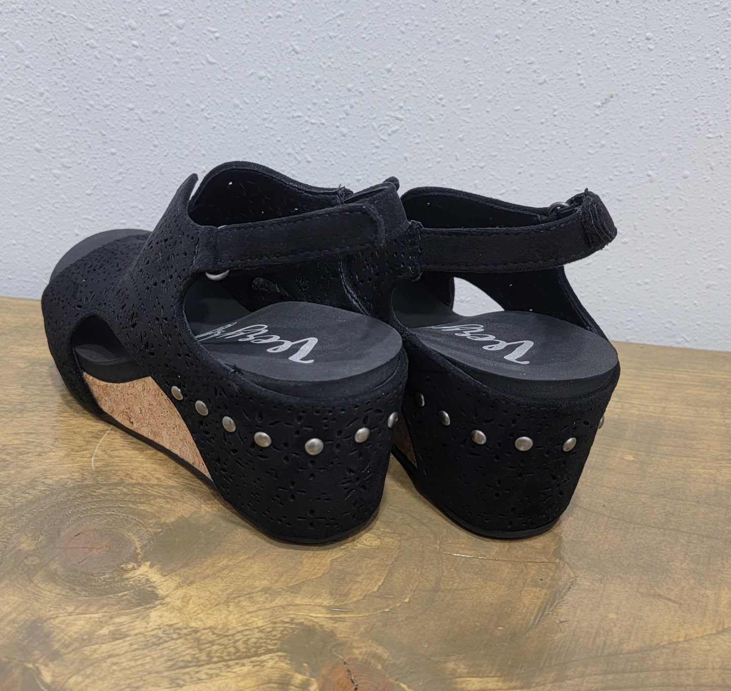 Very G Black Free Fly Wedge