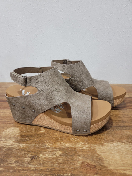 Very G Cut Out Wedge / Wally Taupe