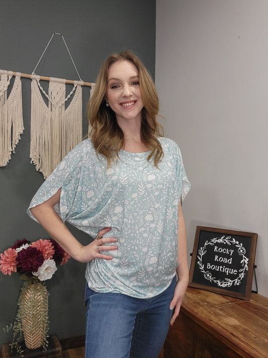 Michelle Mae Dolman Sleeve Top / Blue Floral