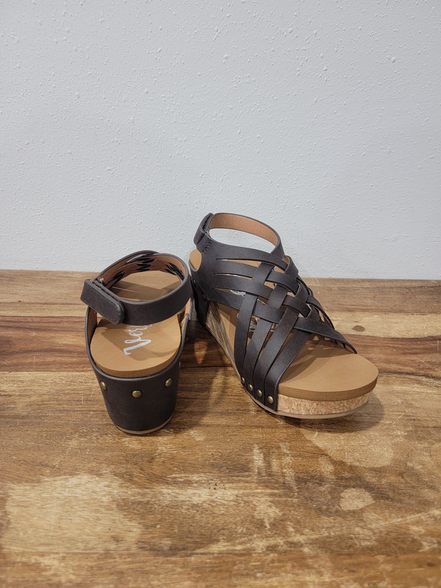 Very G Strappy Wedge / Lunar in  Chocolate