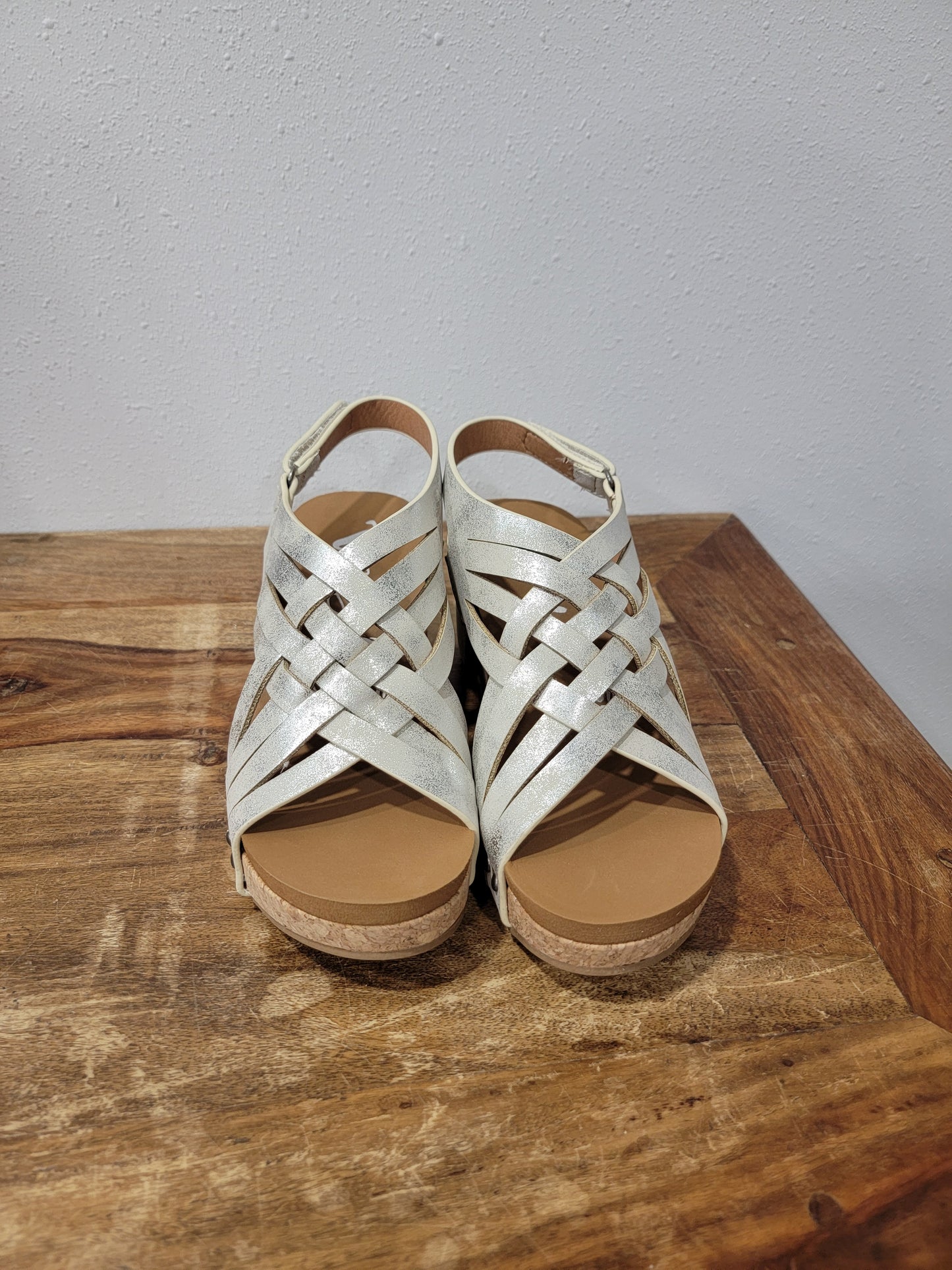 Very G Strappy Wedge / Lunar in Champagne