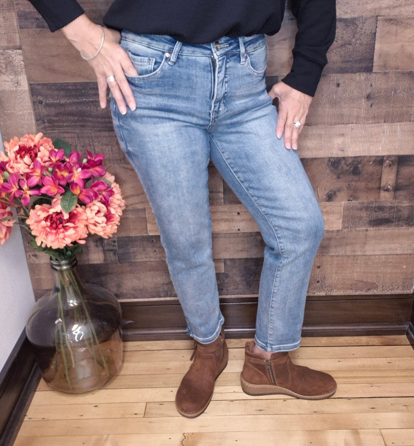 Royalty Reg/Curvy Light Wash Tummy Control Straight Leg Jean