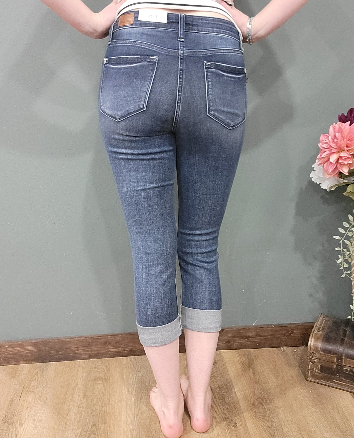 Judy Blue Mid Rise Skinny Fit Capri Jean