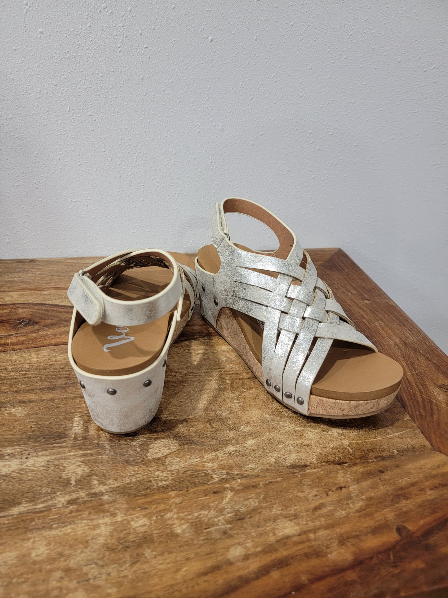 Very G Strappy Wedge / Lunar in Champagne