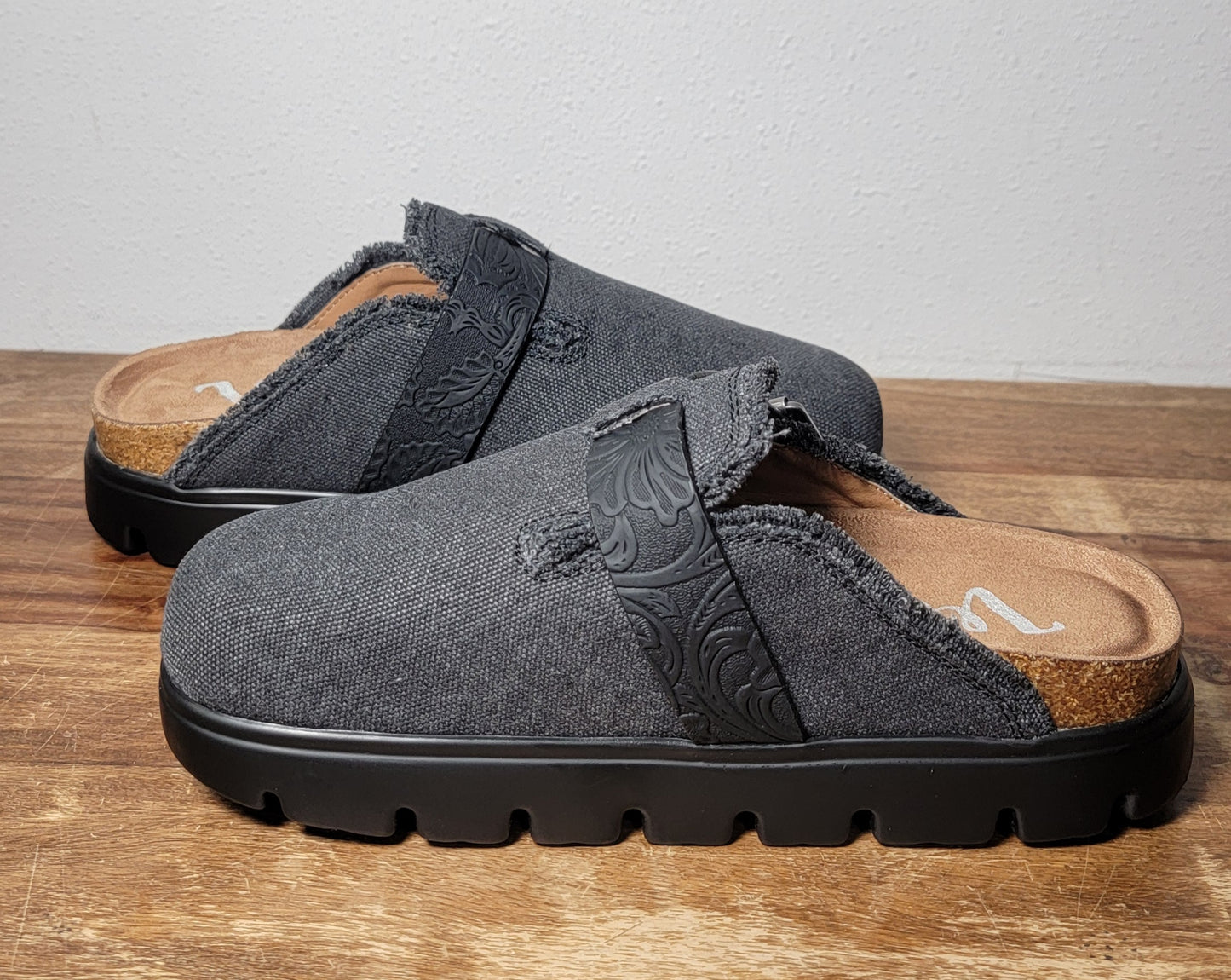 Very G Letty Platform Clog - Black