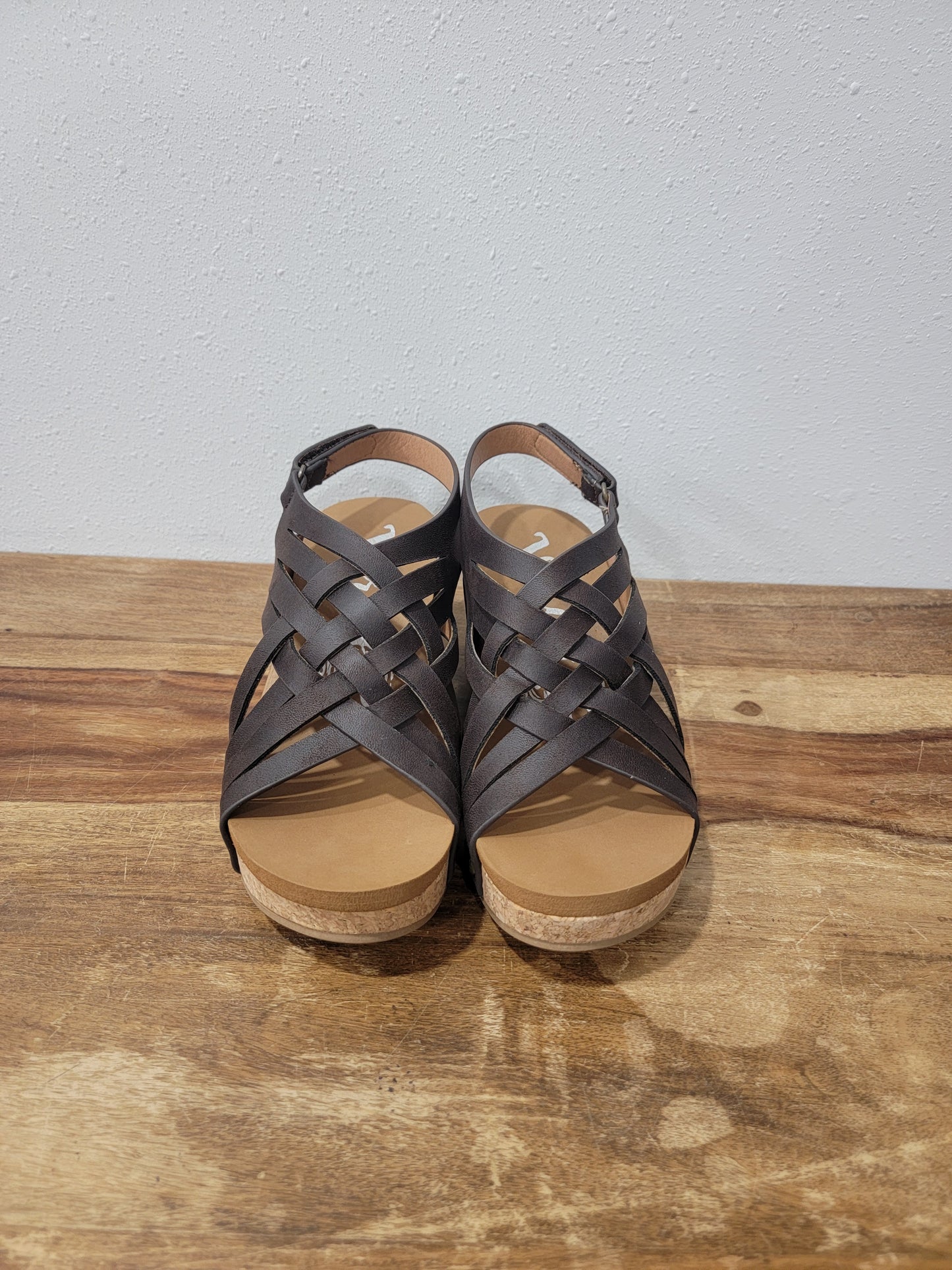 Very G Strappy Wedge / Lunar in  Chocolate