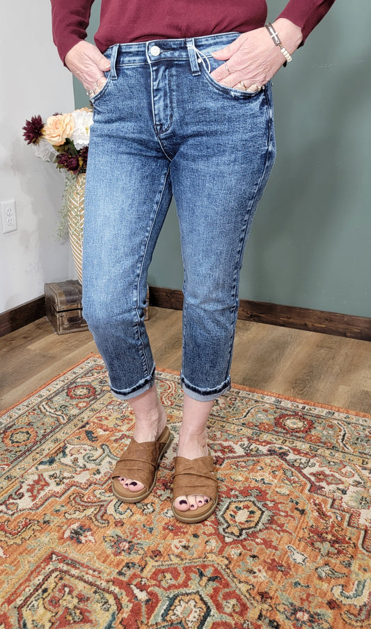 Petra 153 Mid-Rise Denim Capris