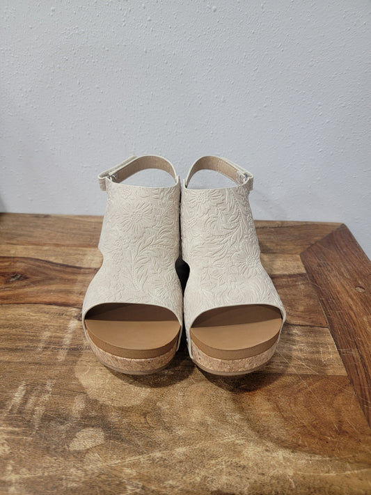 Very G Tooled Cut Out Wedge / Wally in Cream