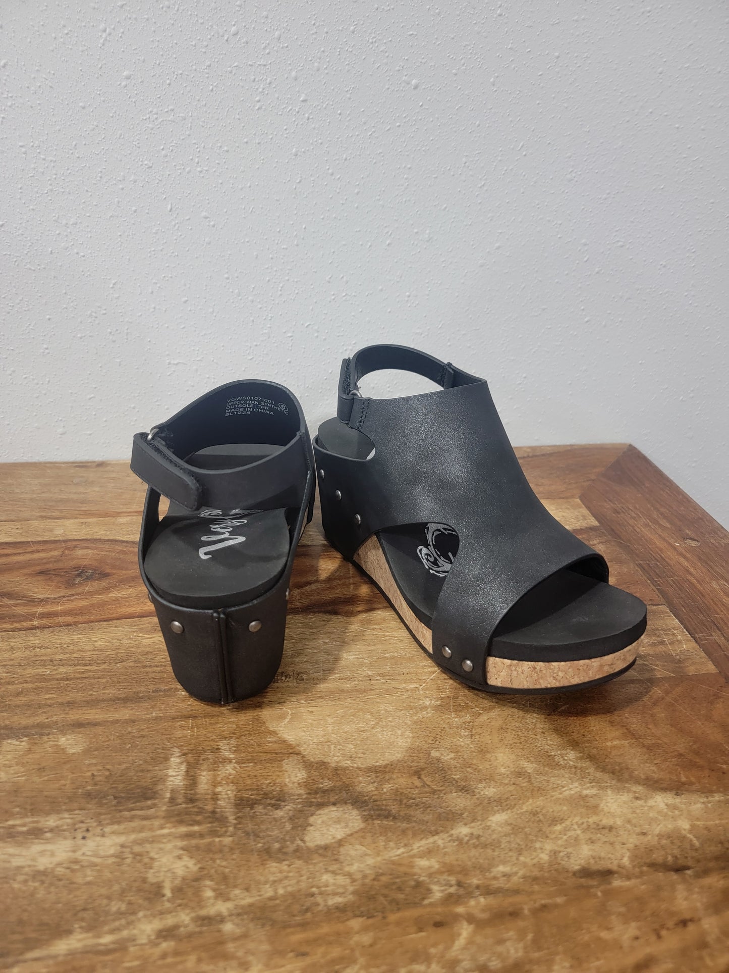 Very G Sparkle Cutout Wedge / Wally in Black