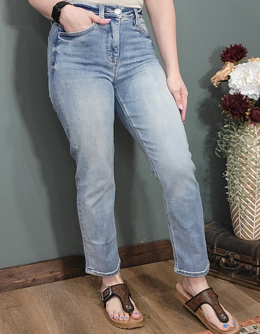 RFM High Rise Lt Wash Cropped Straight Leg Jean - Dylan