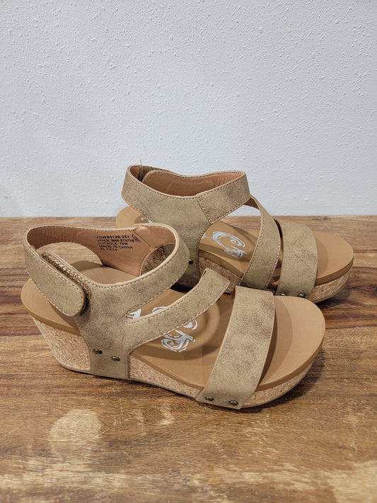 Very G Casper 2 Strappy Wedges/Tan