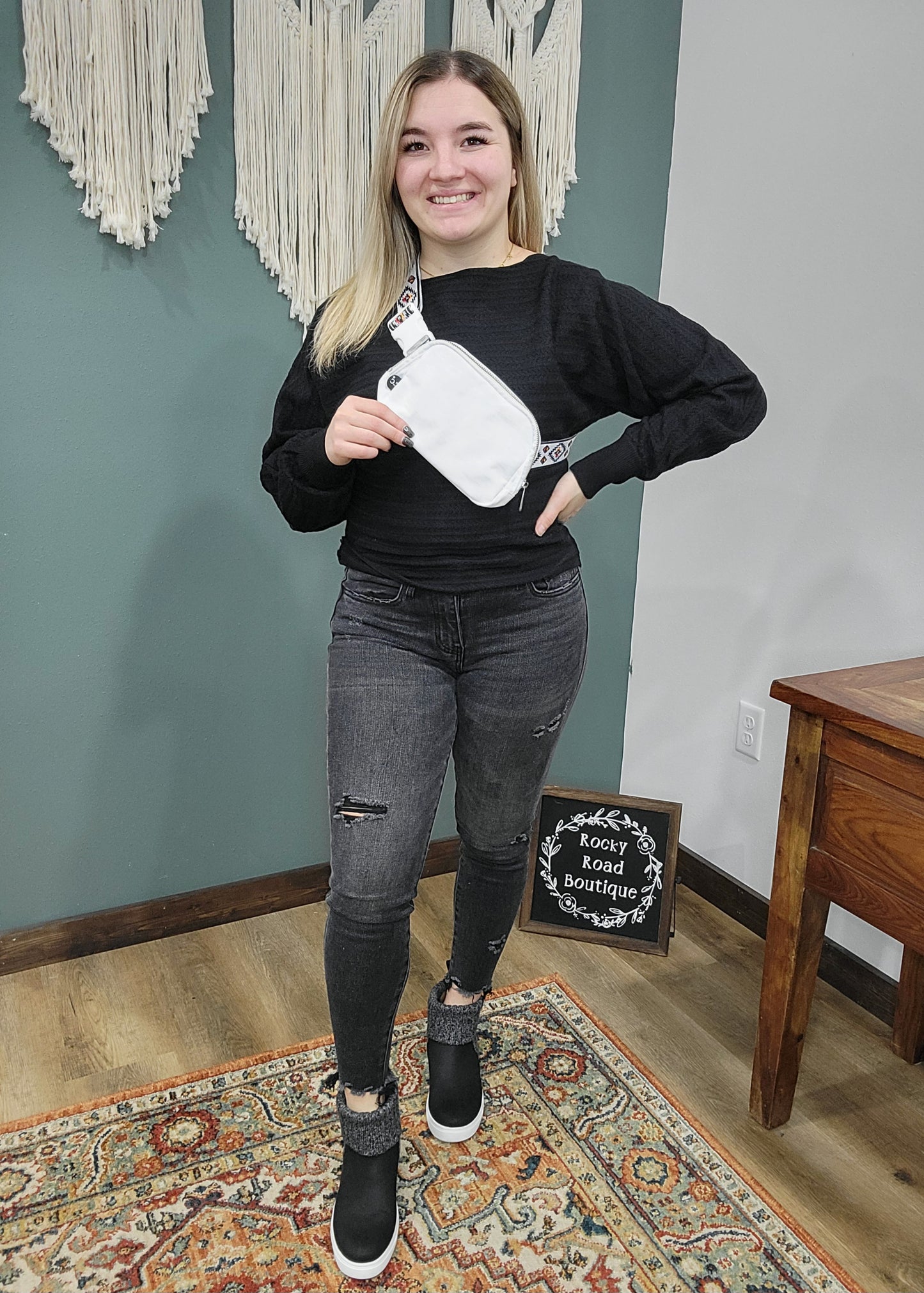 Reg/Curvy Lovervet Black Washed Mid Rise Skinny Jeans