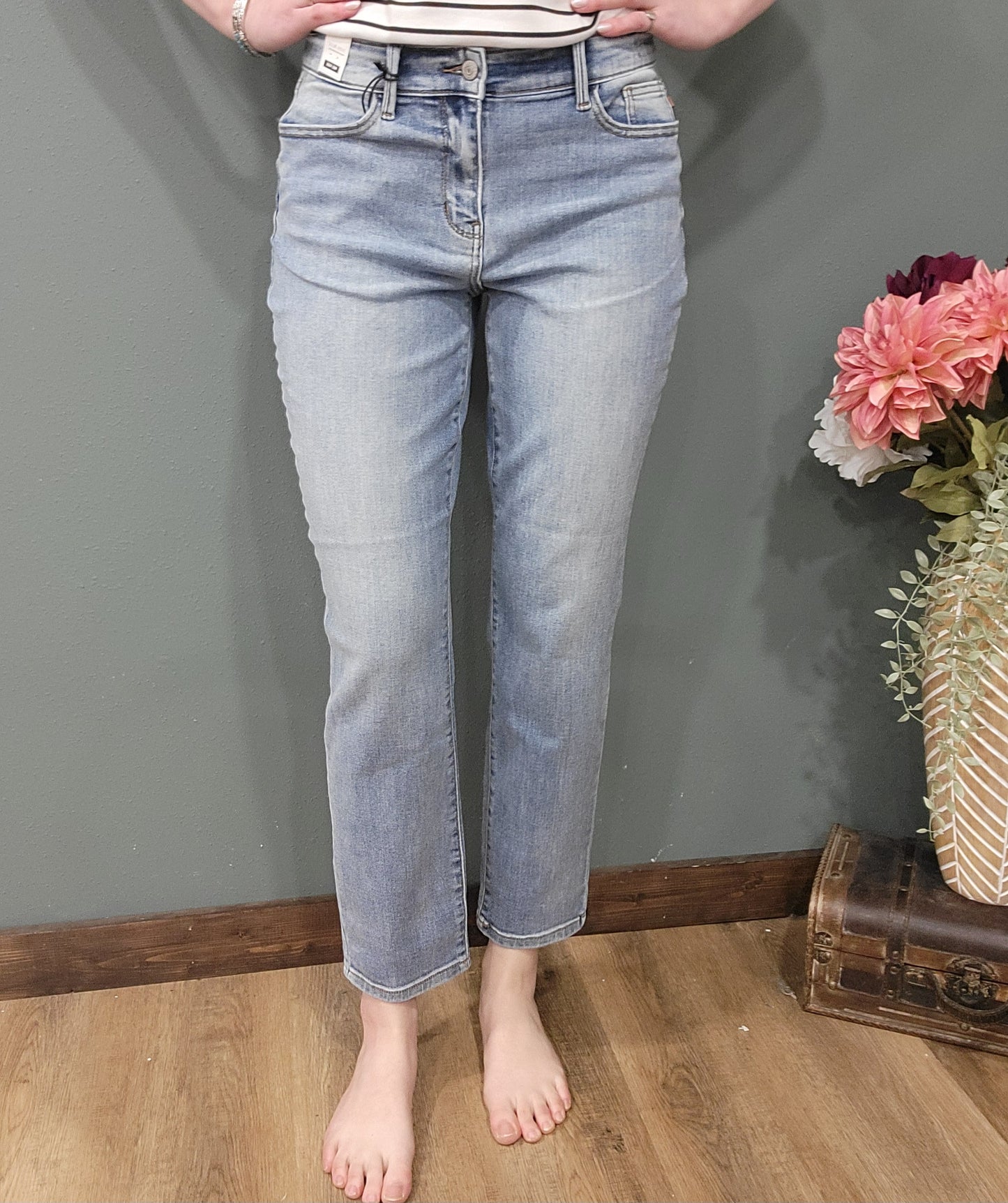 Judy Blue Mid Rise Slim Fit Jean