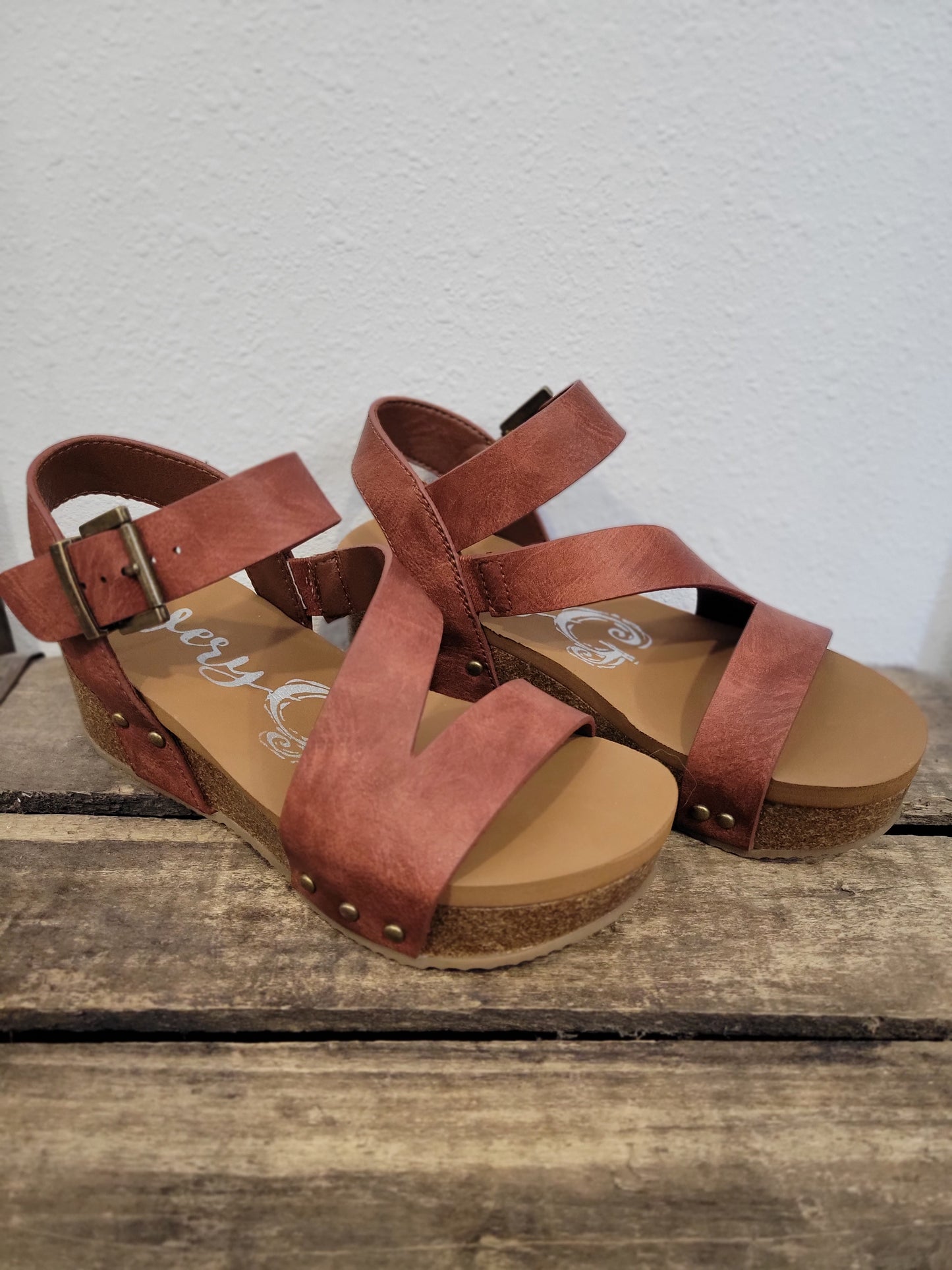 Very G Shayne Rust Wedges