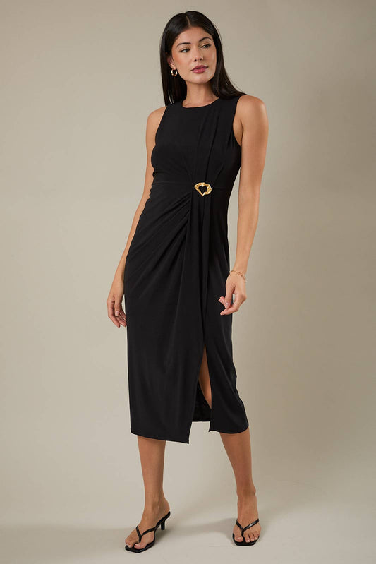 Gilli Round Neck Pleated Detail Midi Dress: Black