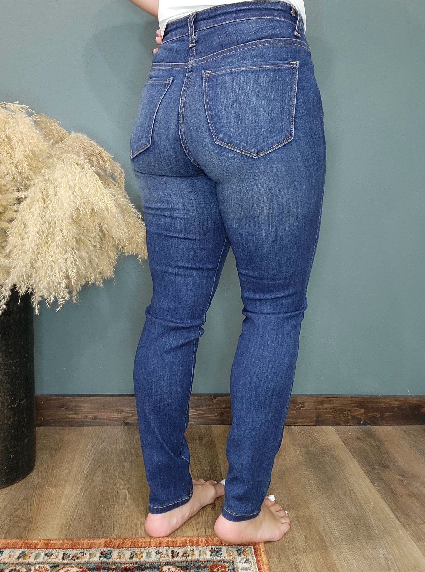 Judy Blue Medium Wash Handsand Relaxed Fit Jeans