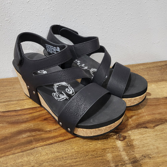 Very G Black Casper Wedges