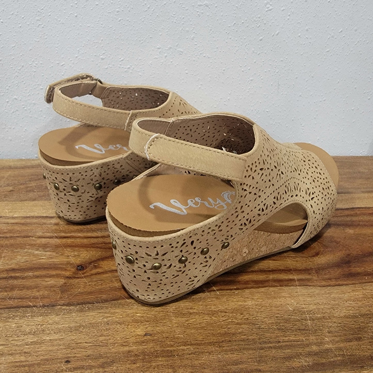 Very G Nude Free Fly Wedges