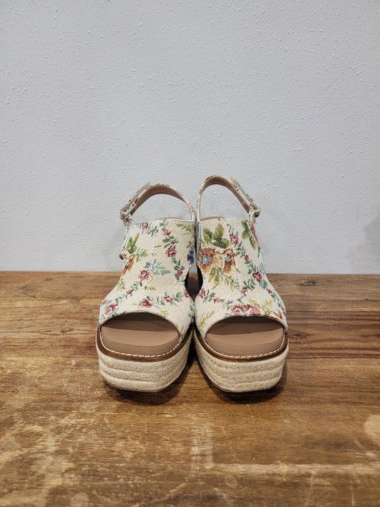 Corkys Sand Brocade Floral Wedge / Freddie