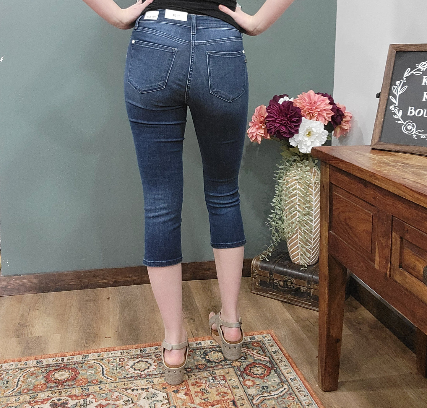 Judy Blue Mid Rise Skinny Fit Capri