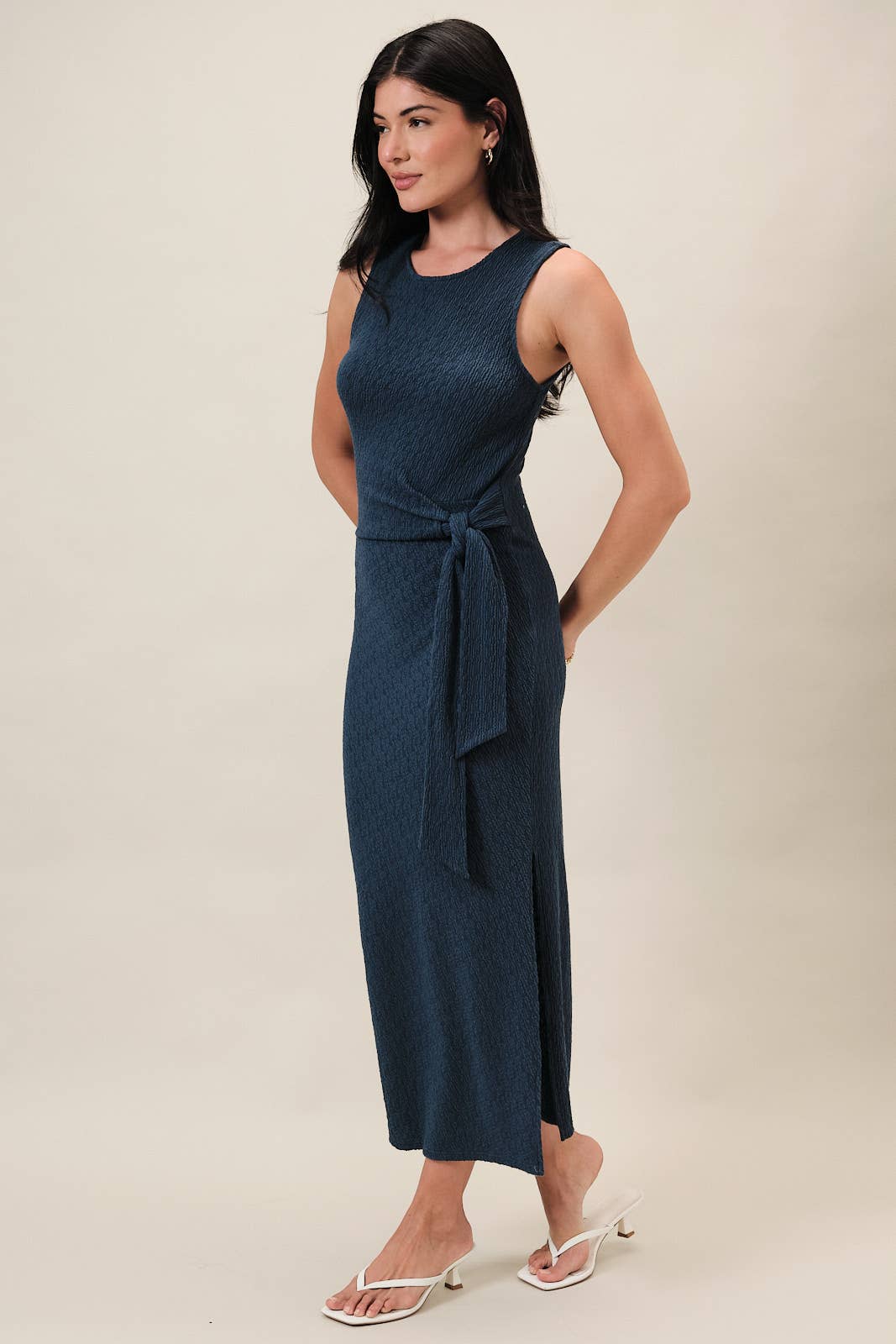 Gilli Round Neck Sleeveless Side Tie Textured Midi Dress: Midnight
