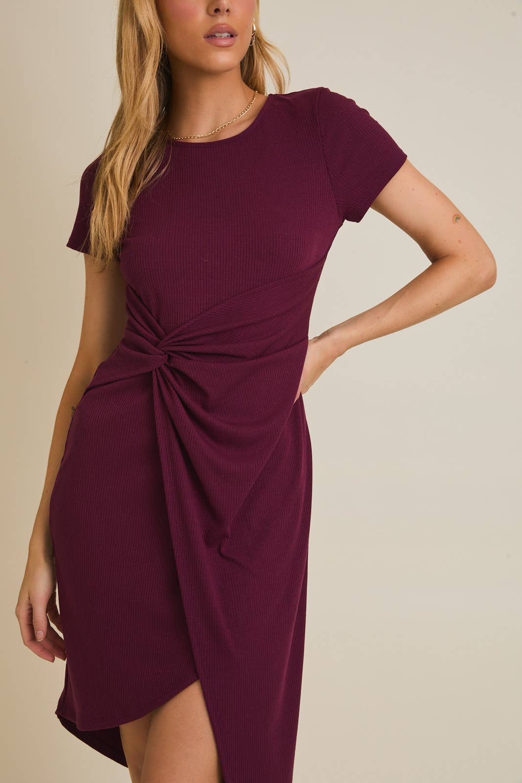 Gilli Twist Wrap Midi Dress: Wine