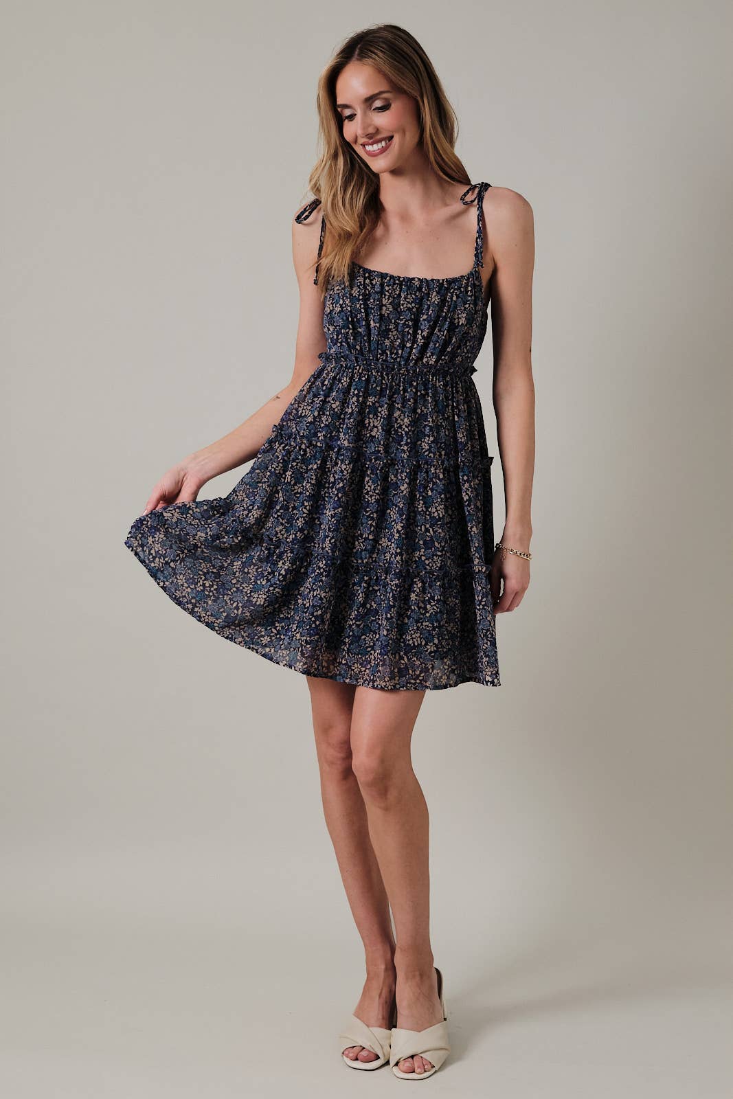 Spagetti Tie Strap Tiered Baby Doll Ditsy Print Mini Dress: Navy-Taupe Ditsy