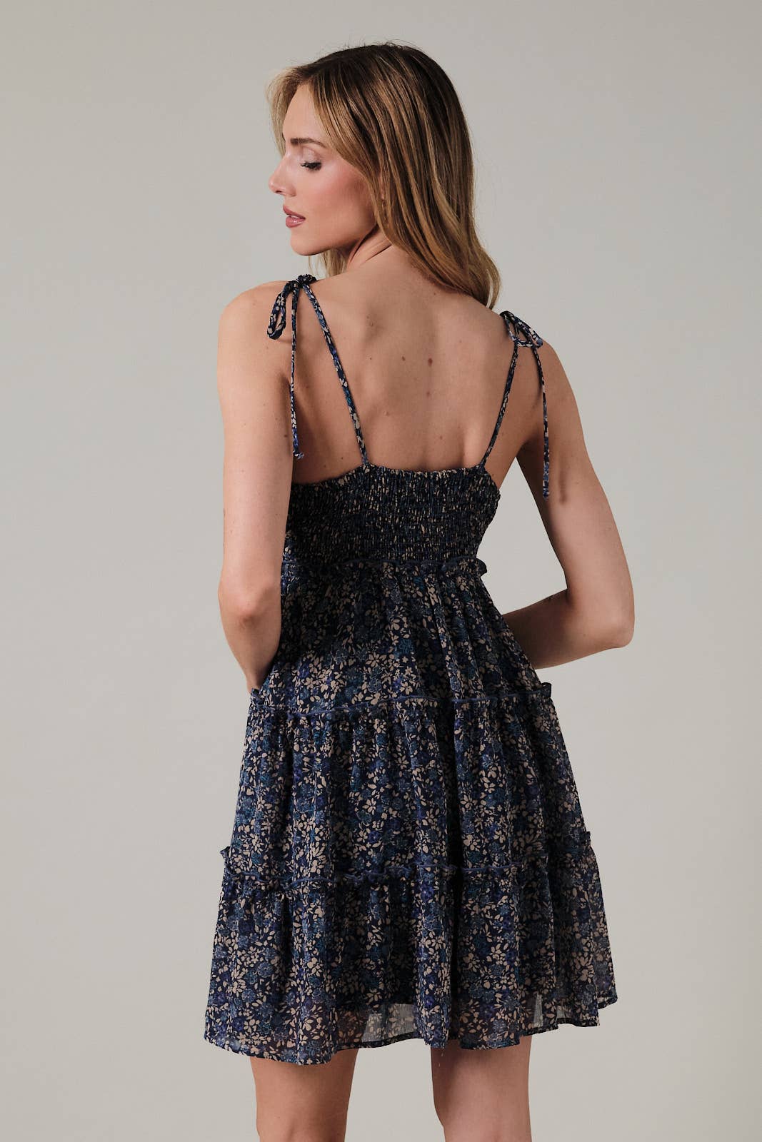 Spagetti Tie Strap Tiered Baby Doll Ditsy Print Mini Dress: Navy-Taupe Ditsy