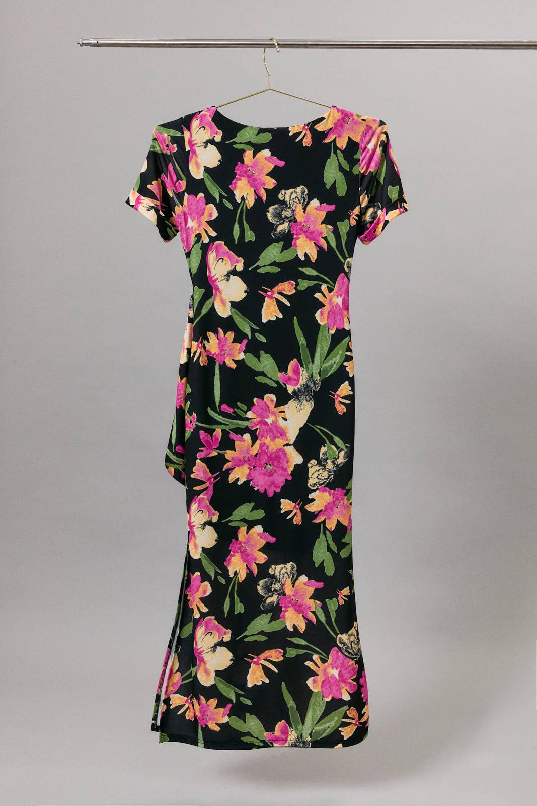 Round Neck Short Sleeve Waist Tie Slit Floral Midi Dress: Black-Multi Floral