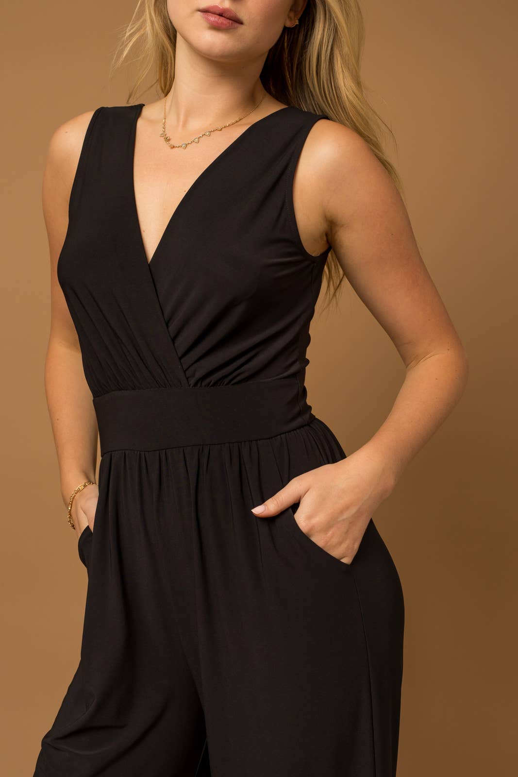 Gilli Sleeveless Surplice Jumpsuit with Pockets: Black