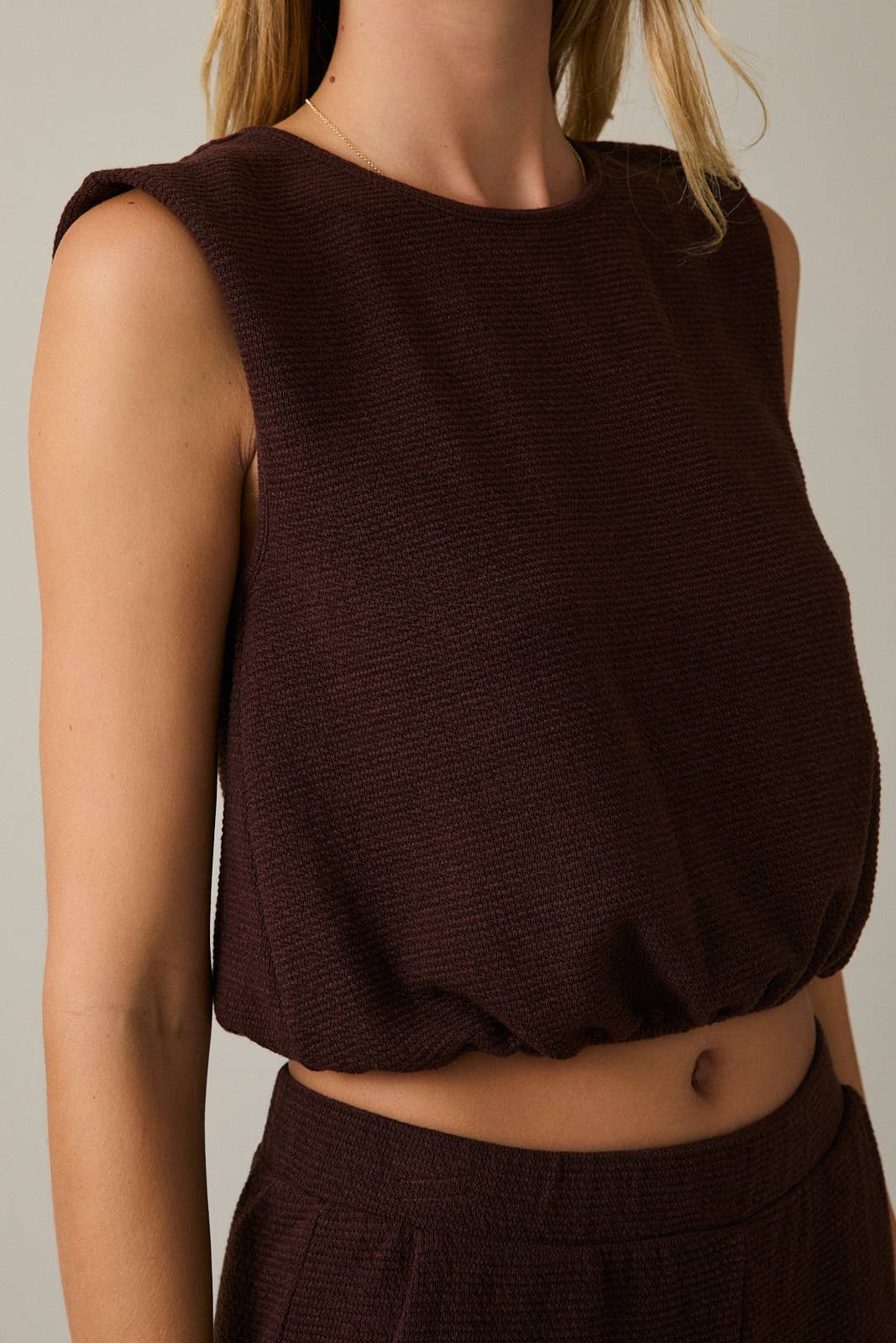 Gilli Round Neck Sleeveless Bubble Hem Top: Mocha